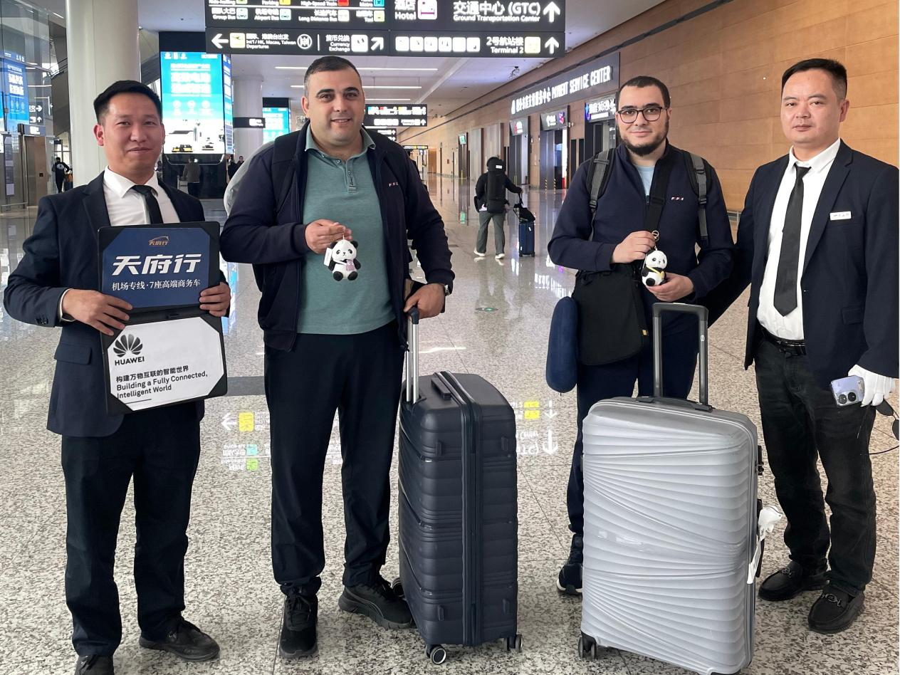 ů������12���οͣ��츮�л���ר�������������������������������ж�����